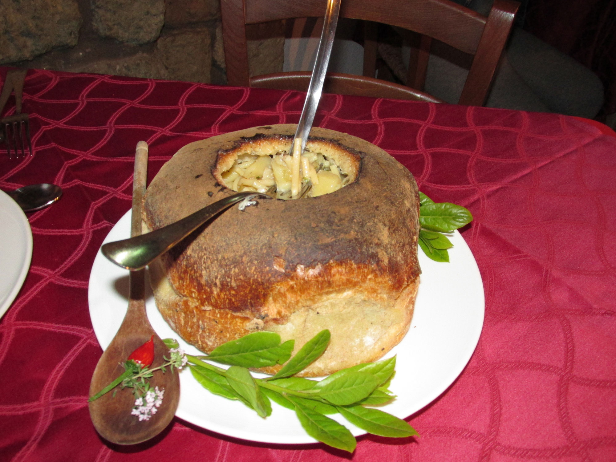Pasta e patate in crosta di pane