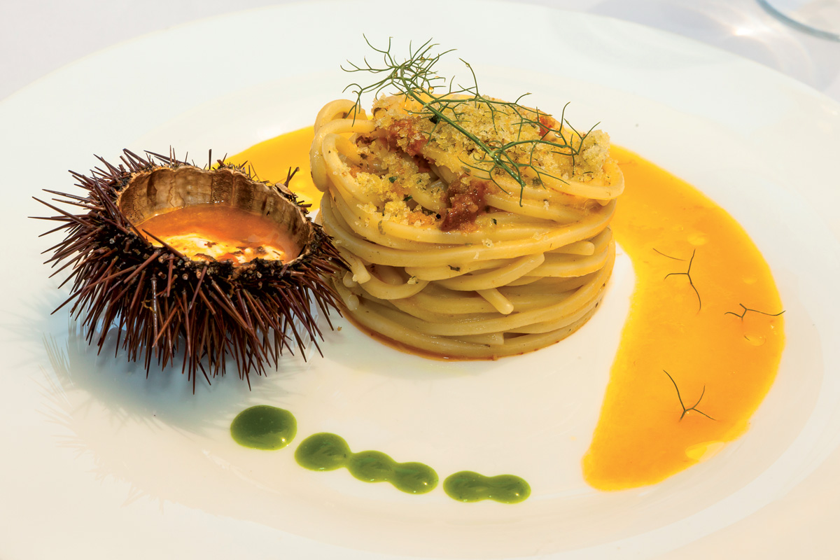 Homemade spaghetti with urchin pulp, yellow tomato coulis and crumble with mediterranean herbs
