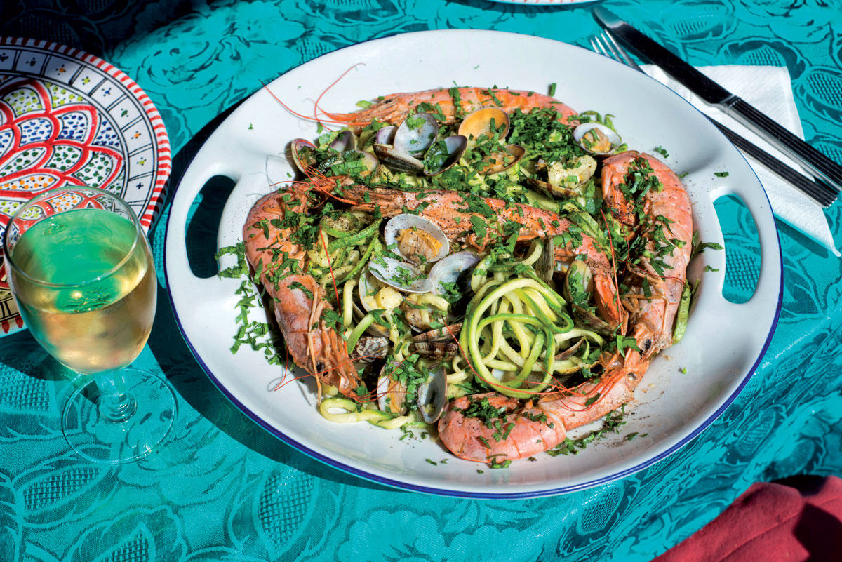Zucchini spaghetti with clams and prawns