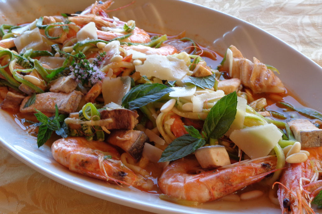 Spaghetti of zucchini, prawns and swordfish