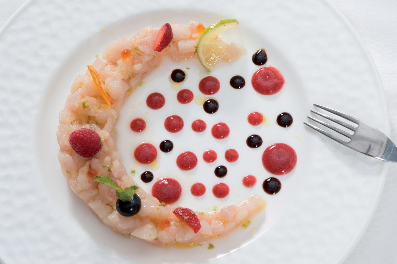 Local fish tartare with fruit